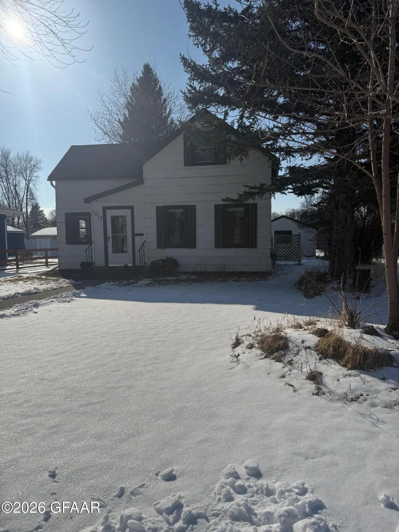 1013 Mchugh Avenue, Grafton, ND - Image 1