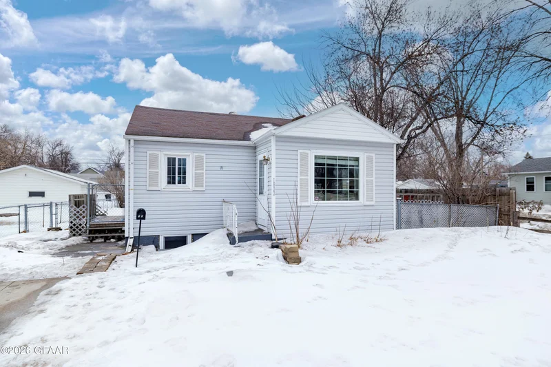 1802 8th Avenue, Grand Forks, ND - Image 1